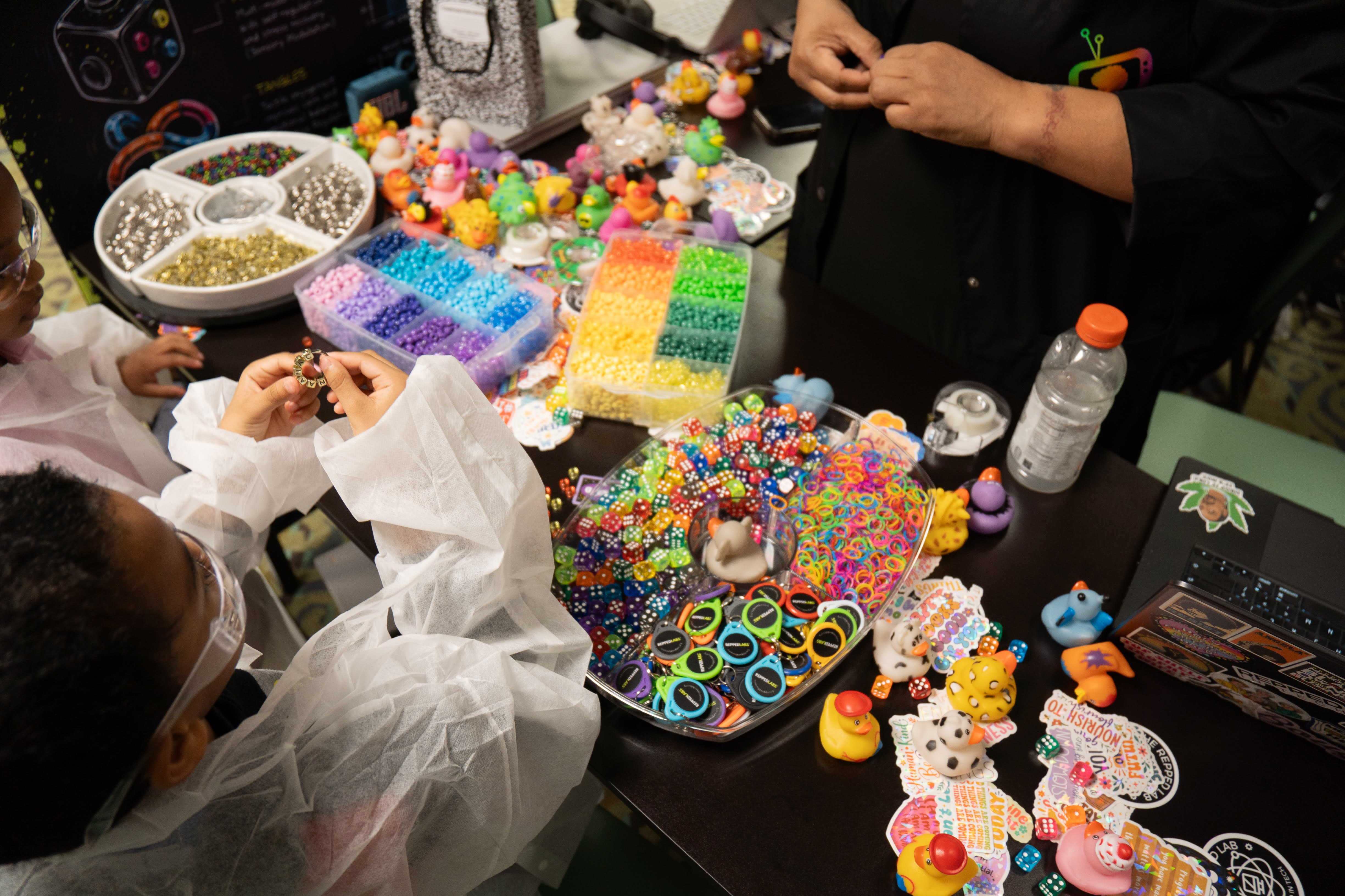 Students building fidgets at the booth